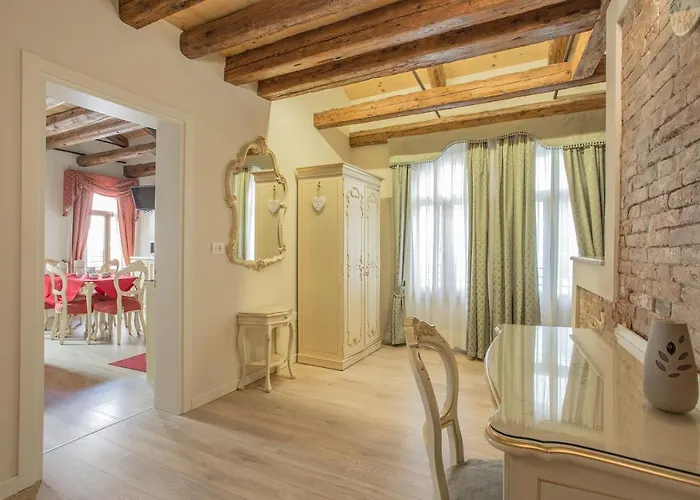 Uncharted - Ca' Santa Croce Apartament