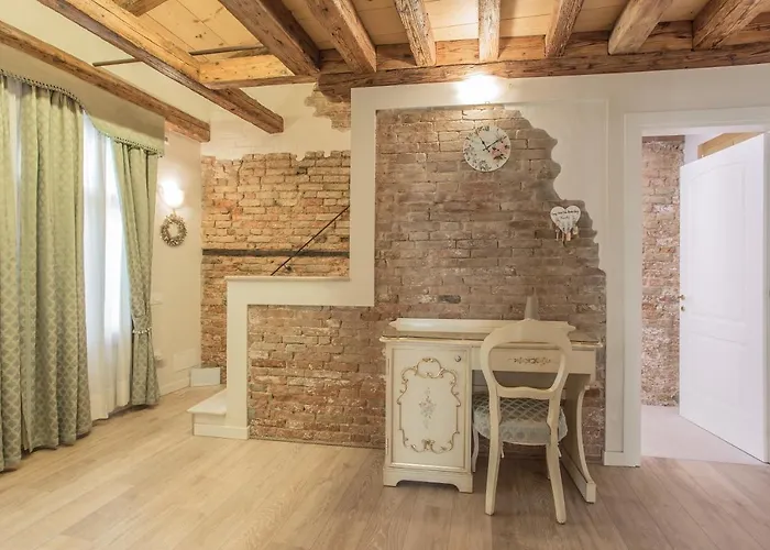 Uncharted - Ca' Santa Croce Apartament *