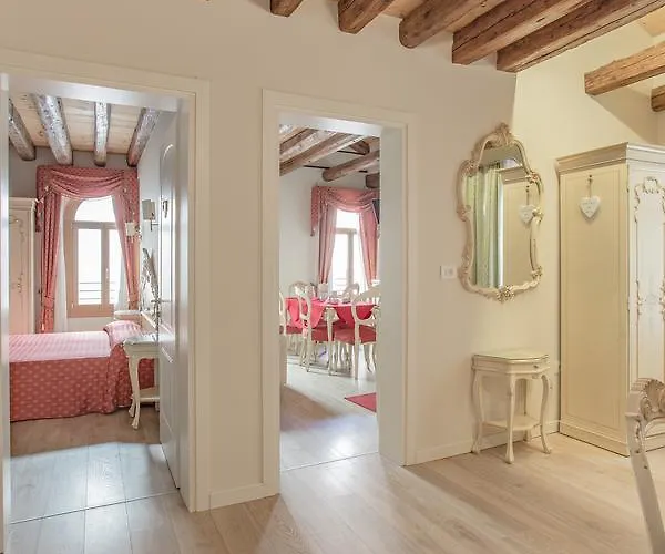 Uncharted - Ca' Santa Croce Apartament