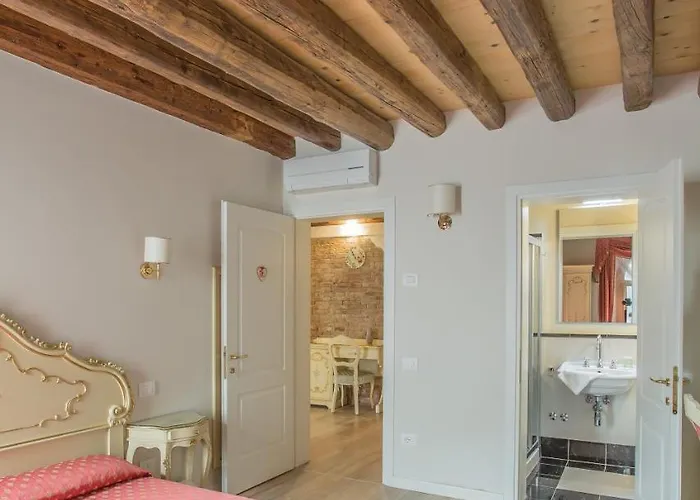 Uncharted - Ca' Santa Croce Apartament