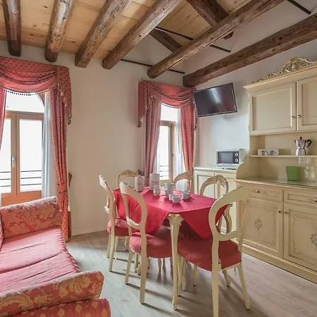 Uncharted - Ca' Santa Croce Apartment