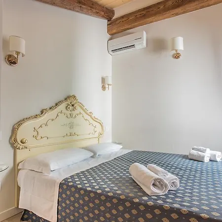 Apartament Uncharted - Ca' Santa Croce Wenecja