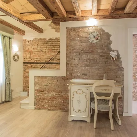 Uncharted - Ca' Santa Croce Apartament *