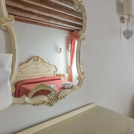 Uncharted - Ca' Santa Croce *