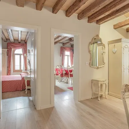Uncharted - Ca' Santa Croce Appartement